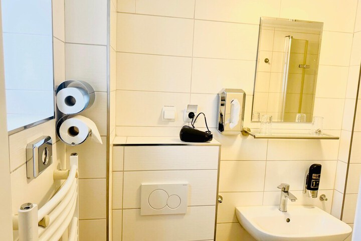 Room 17 of 34