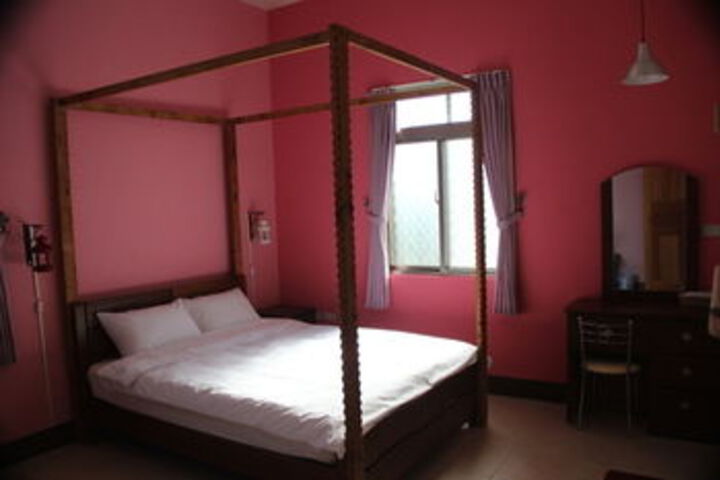 Room 16 of 33