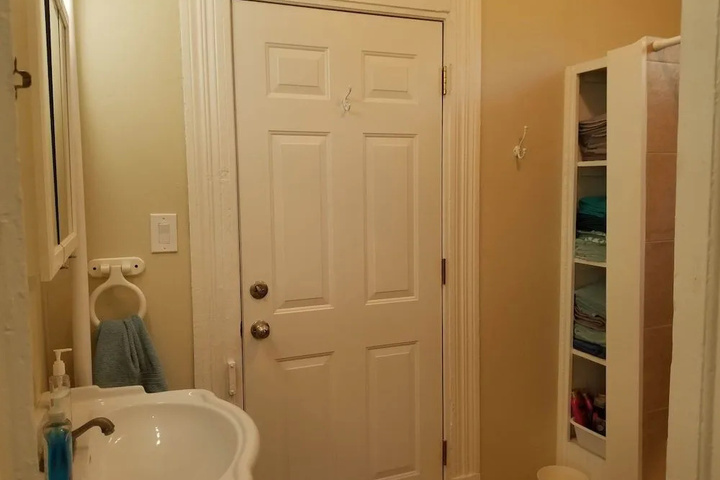 Room 9 of 15