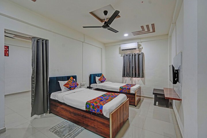 Room 17 of 28