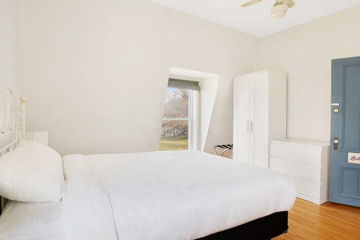 Room 10 of 50