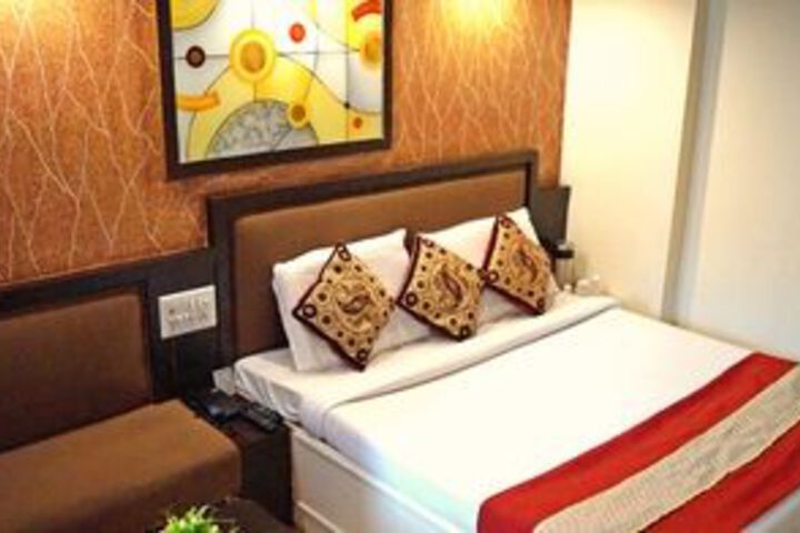 Room 7 of 16
