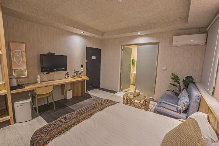 Room 27 of 56