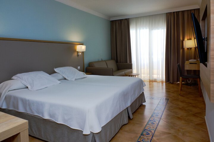 Room 14 of 37