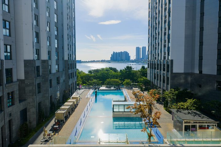 Pool 70 of 106
