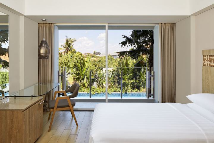 Room 27 of 61