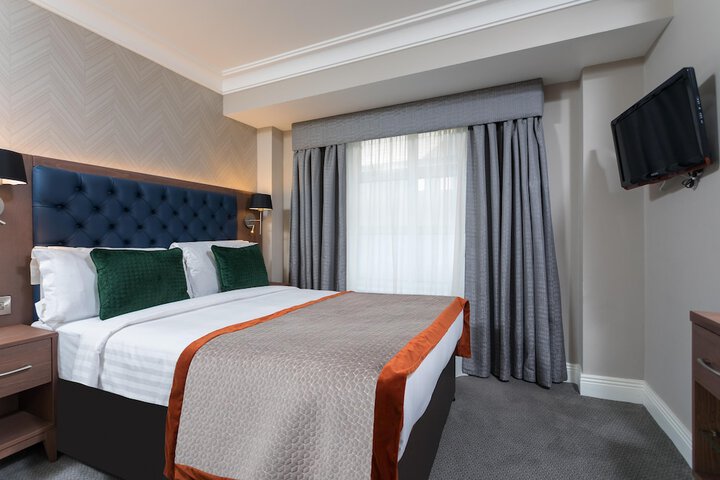 Room 44 of 104