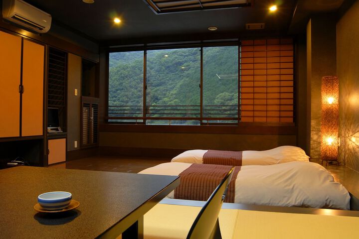 Room 4 of 39