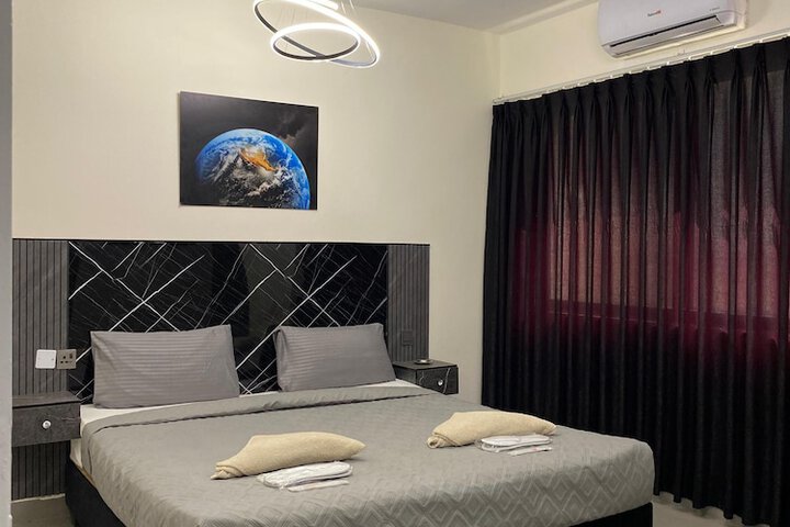 Room 28 of 64