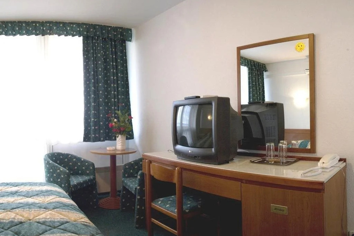 Room 3 of 12
