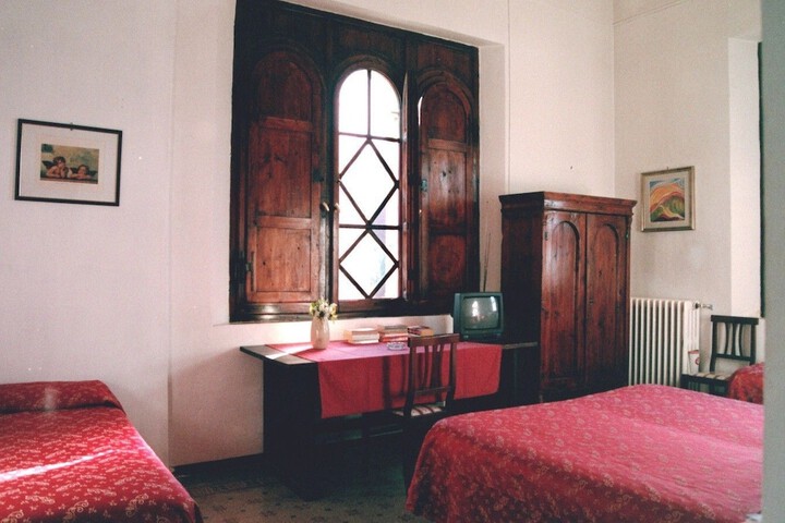 Room 4 of 14