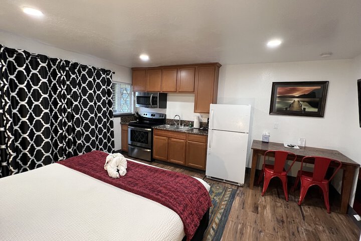 1 King Bed (1 of 28)