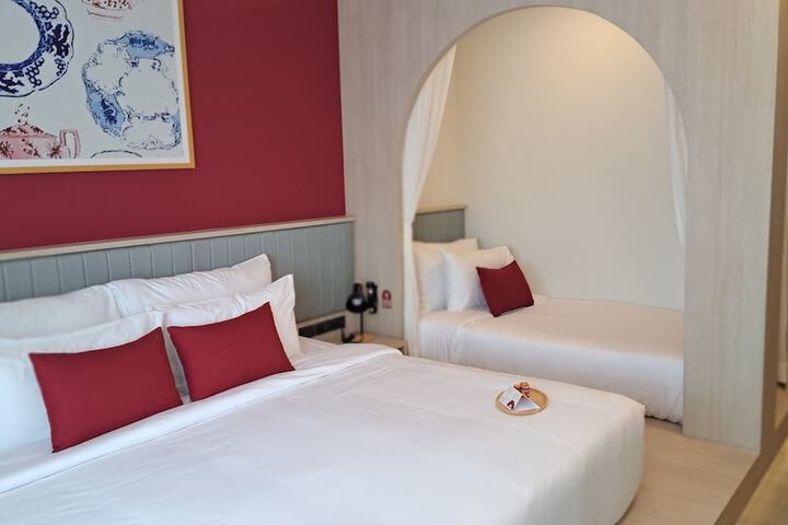 Room 83 of 190