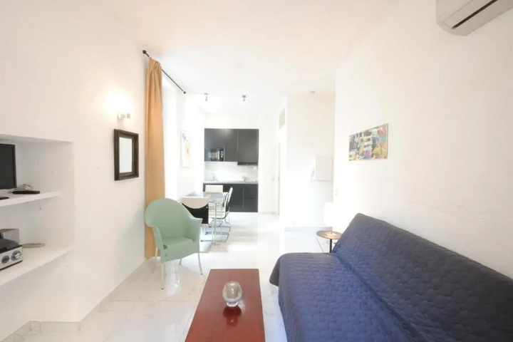 Room 2 of 6