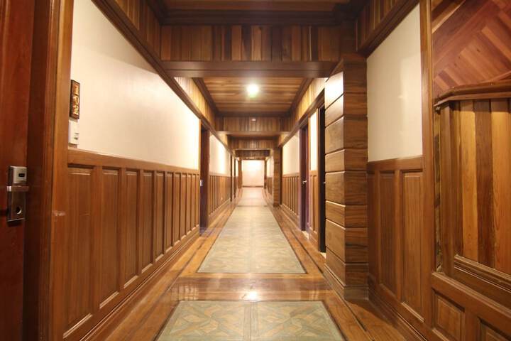 Ballroom/Hall 35 of 40