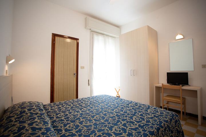 Room 8 of 53