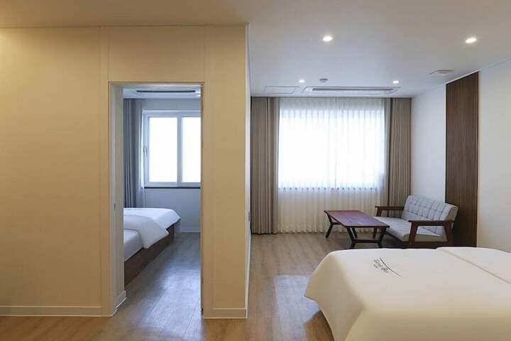 Room 27 of 92