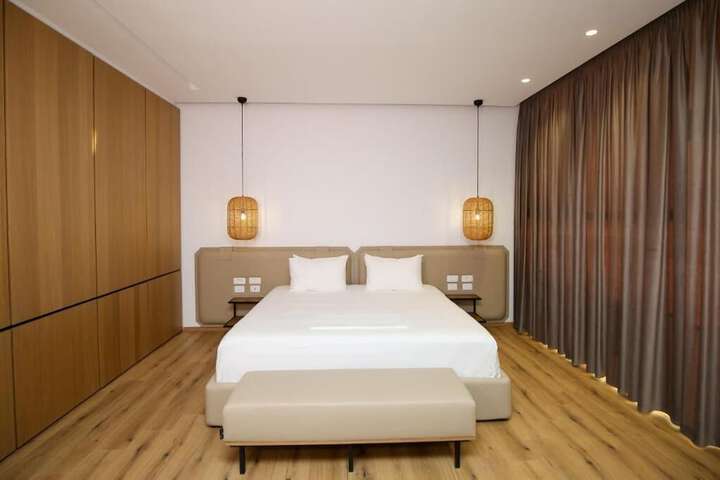 Room 42 of 118