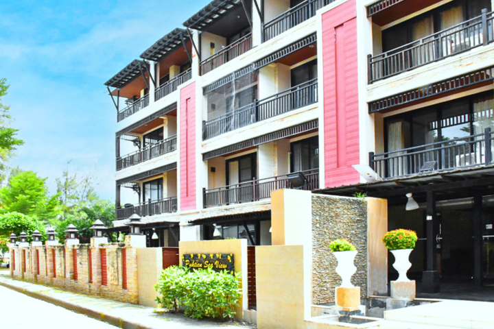 Puektian Seaview Studio Poolside