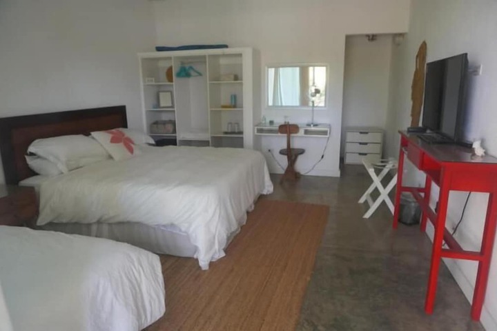 Room 4 of 32