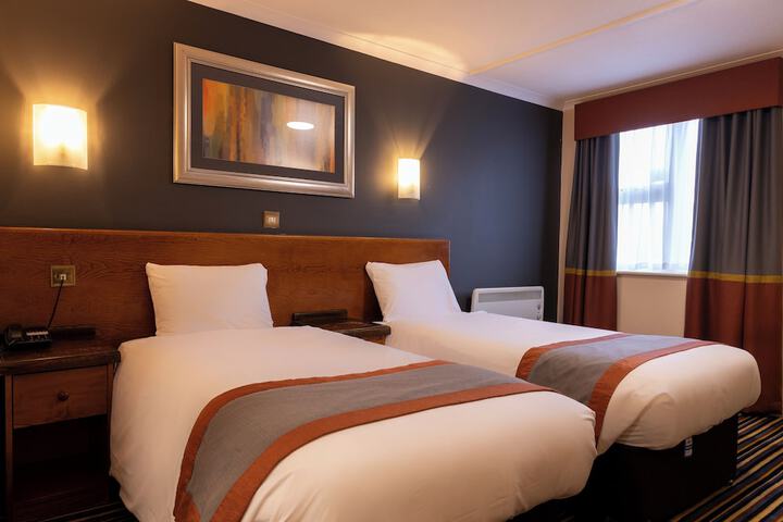Room 10 of 27