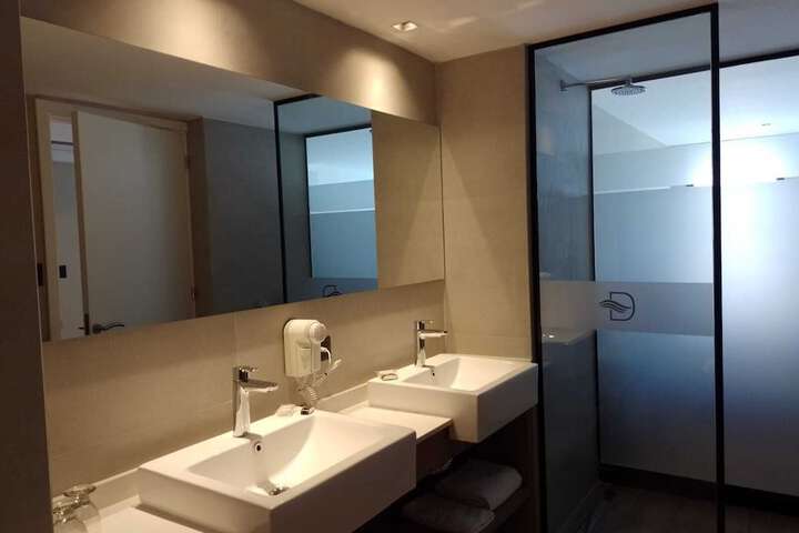 Room 40 of 107