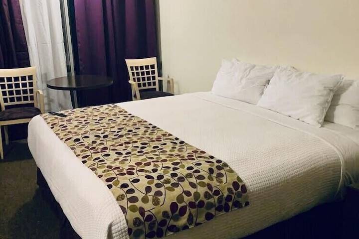 Room 10 of 34