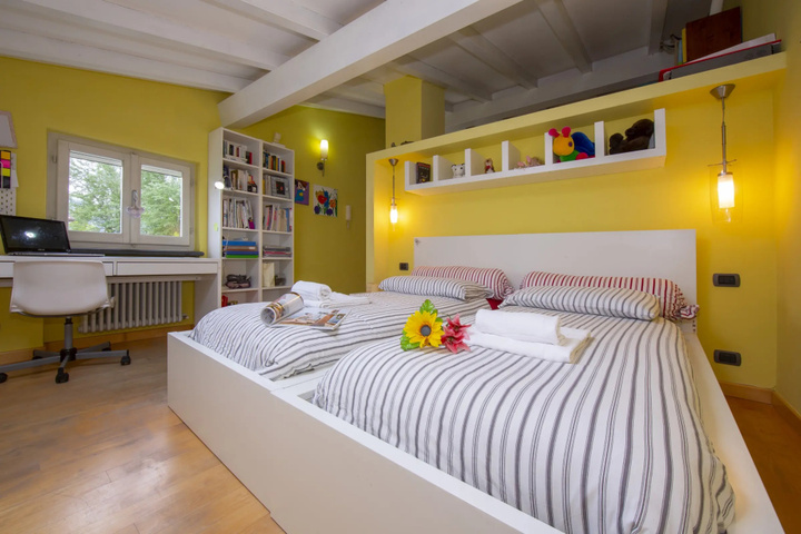 Room 4 of 25