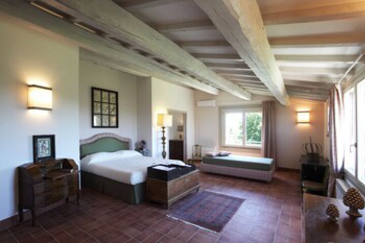 Room 33 of 47