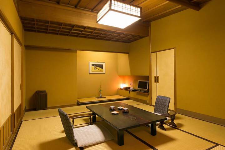 Room 17 of 143