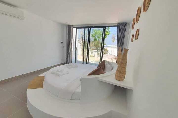 Room 3 of 17