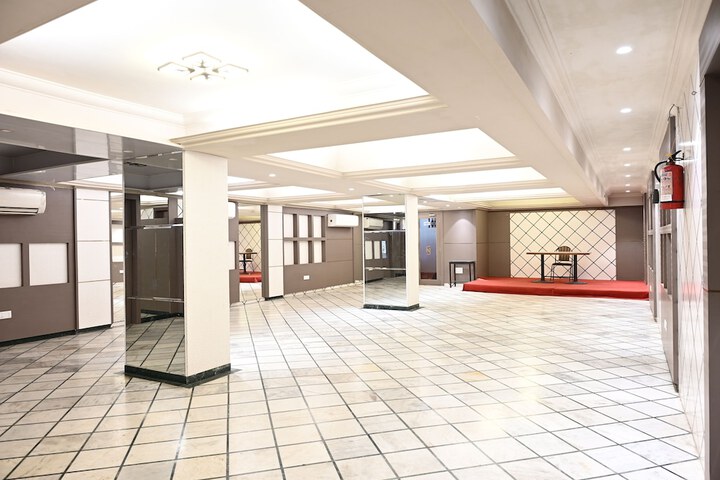 Ballroom/Hall 77 of 78
