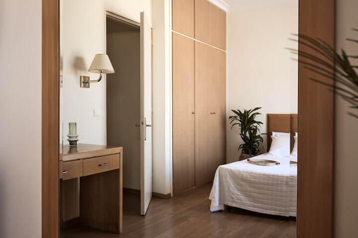 Room 3 of 43