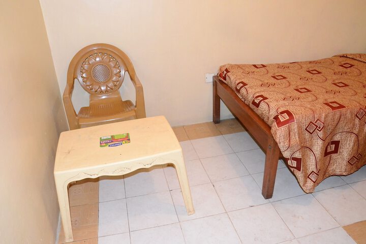 Room 4 of 6