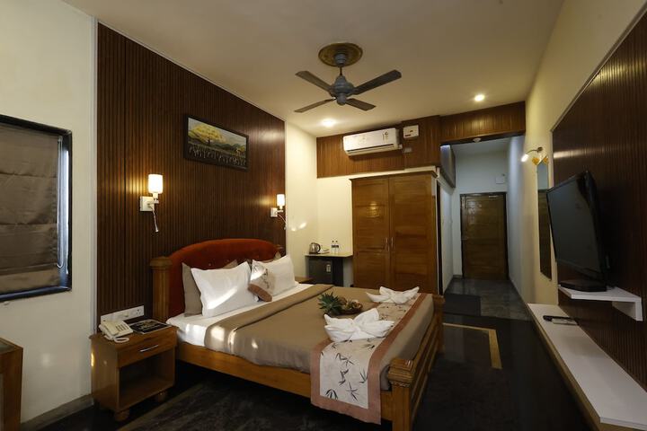 Room 30 of 100