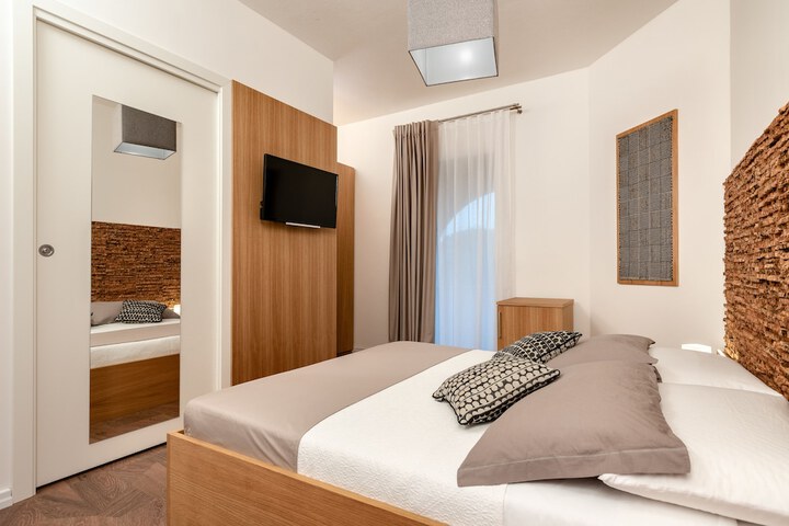 Room 16 of 52