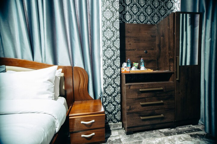 Room 35 of 112
