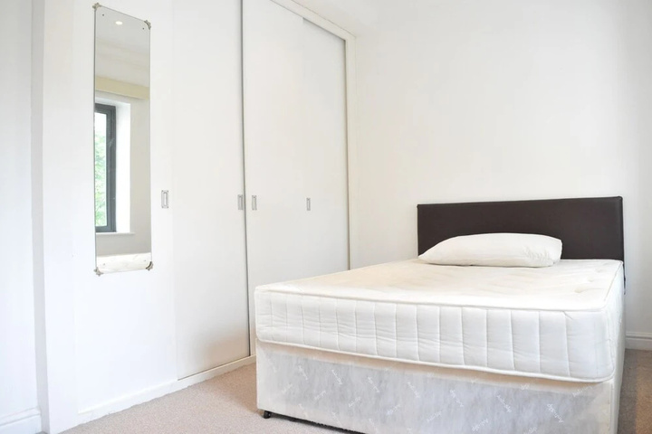 Spacious Contemporary 2 Bedroom Flat Near Camberwell