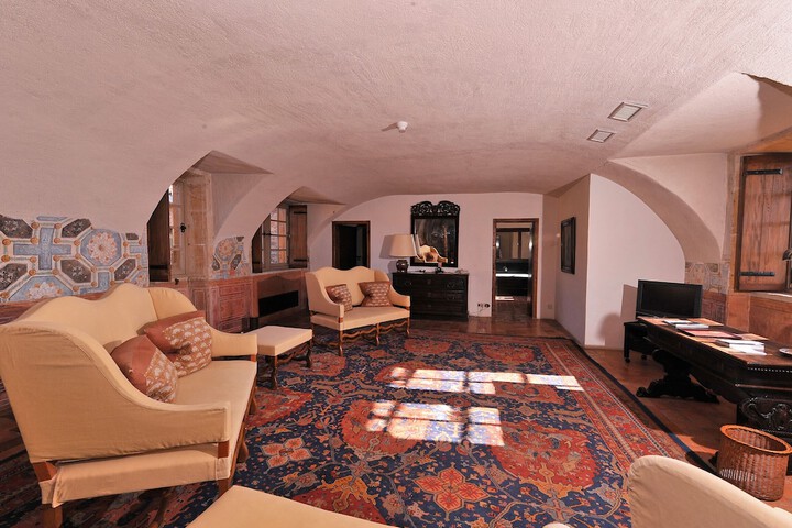 Room 23 of 61