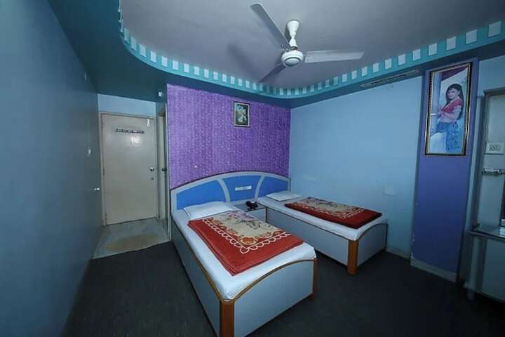 Room 6 of 13