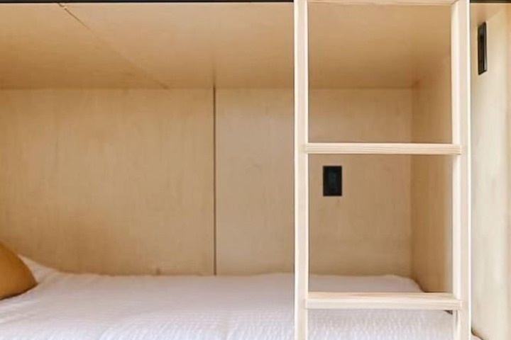 Room 6 of 65