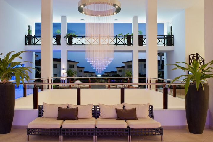 Entrance & Lobby