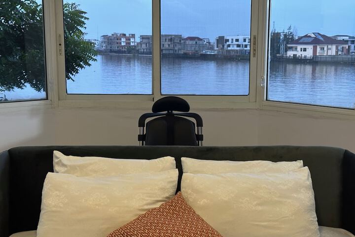 Room 13 of 37