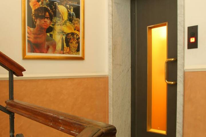 Ballroom/Hall 136 of 140