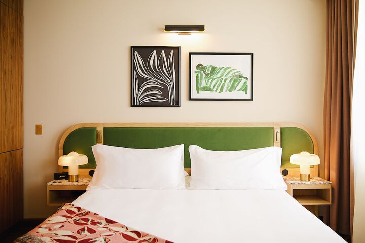 Room 3 of 8