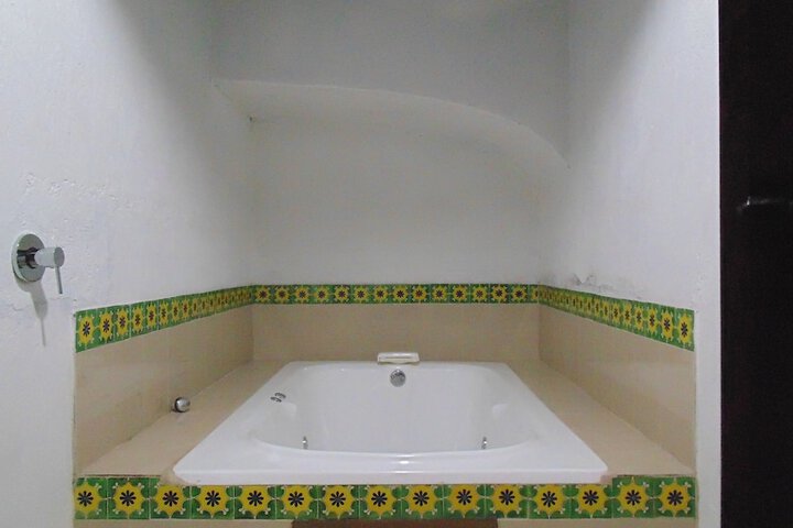 Room 17 of 46