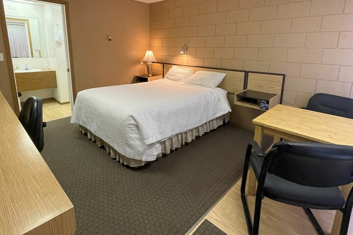 Room 6 of 30