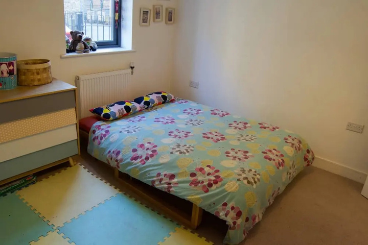 Room 4 of 16