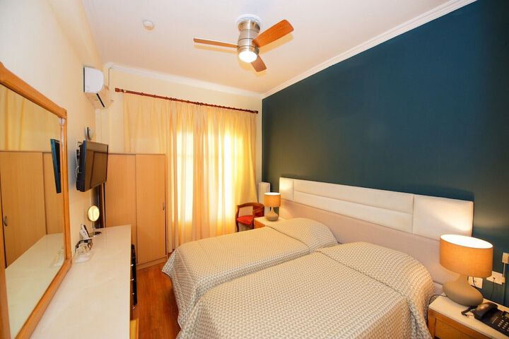 Room 9 of 39