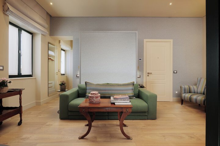 Room 2 of 76